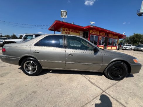 Used 2000 Toyota Camry XLE image 4