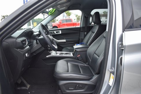 Used 2022 Ford Explorer XLT w/ Equipment Group 202A image 13
