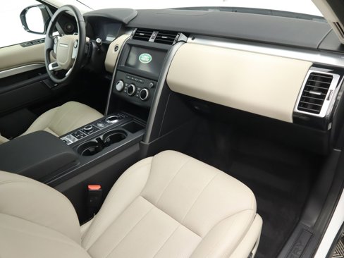 Used 2020 Land Rover Discovery Landmark image 17