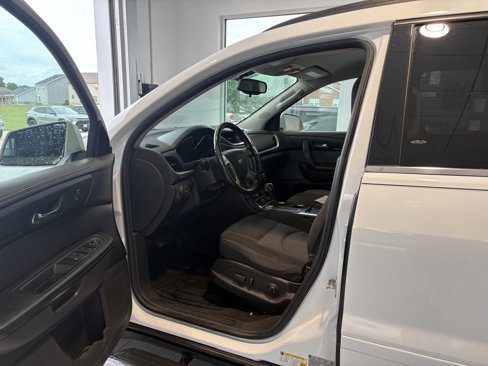 Used 2017 Chevrolet Traverse LT image 10