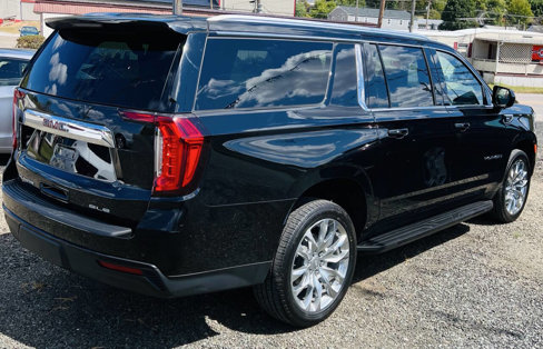 Used 2022 GMC Yukon XL SLE w/ Gmc Pro Safety Plus Package image 2