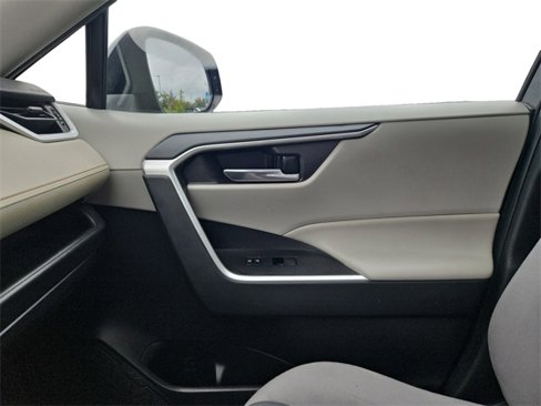 Used 2021 Toyota RAV4 XLE image 11