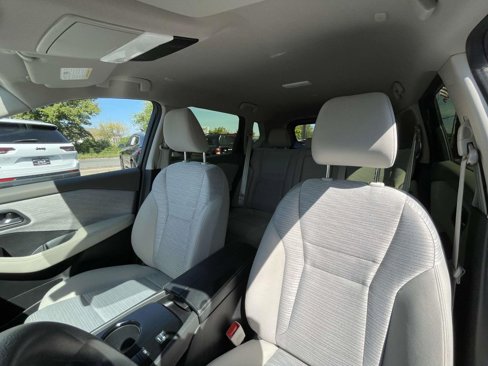 Used 2023 Nissan Rogue SV image 30