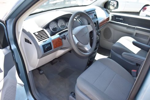 Used 2008 Chrysler Town & Country LX image 13
