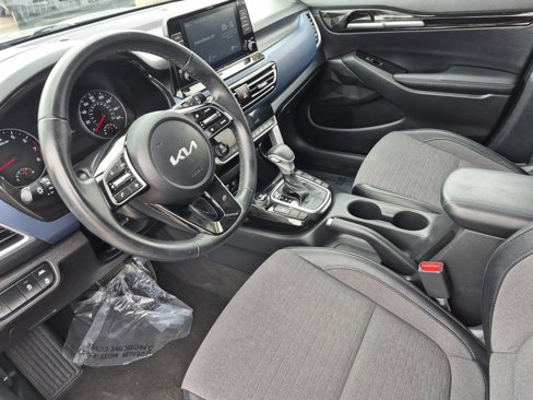 Used 2023 Kia Seltos S image 11