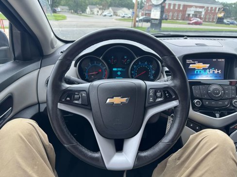 Used 2014 Chevrolet Cruze LT w/ Technology Package image 15