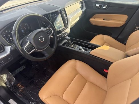 Used 2020 Volvo XC60 T6 Momentum image 14