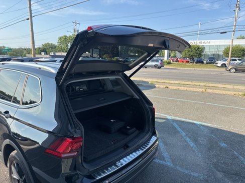 Used 2022 Volkswagen Tiguan SE image 13