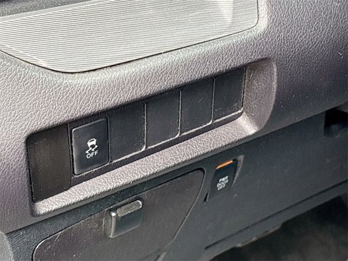 Used 2017 Toyota Sienna SE image 10