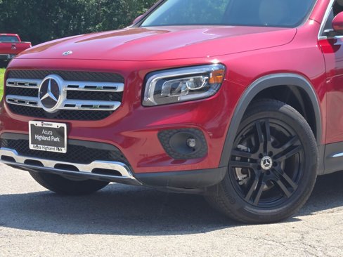Used 2021 Mercedes-Benz GLB 250 w/ Premium Package image 2