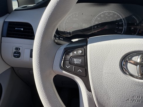 Used 2012 Toyota Sienna LE image 23