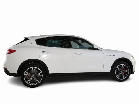 Used 2018 Maserati Levante image 11