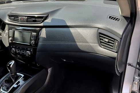 Used 2019 Nissan Rogue SV image 16
