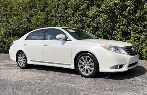 Used 2011 Toyota Avalon Limited image 10