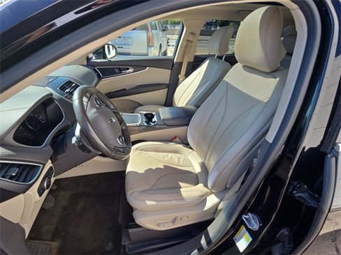 Used 2017 Lincoln MKX Reserve w/ Lincoln MKX Climate Package image 10