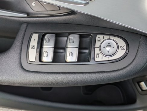 Used 2019 Mercedes-Benz GLC 300 4MATIC image 21
