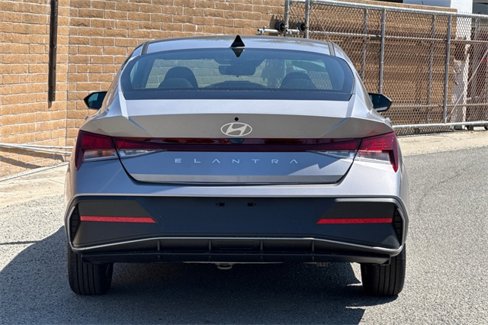 New 2025 Hyundai Elantra SE image 5