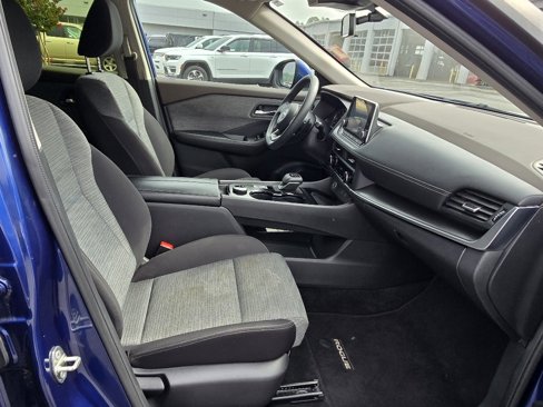 Used 2023 Nissan Rogue SV image 14
