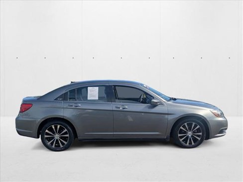 Used 2012 Chrysler 200 Touring image 4