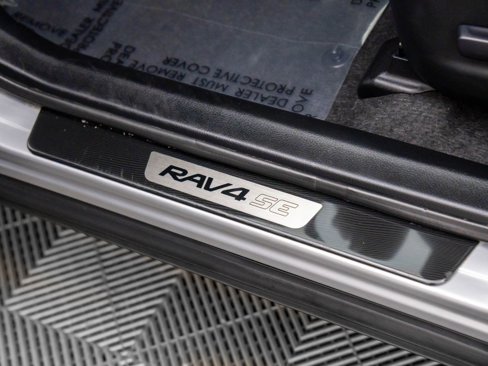 Used 2016 Toyota RAV4 SE image 13