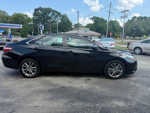 Used 2015 Toyota Camry SE image 1