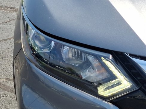 Used 2020 Nissan Rogue Sport SV image 9