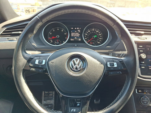 Used 2021 Volkswagen Tiguan SE R-Line image 19