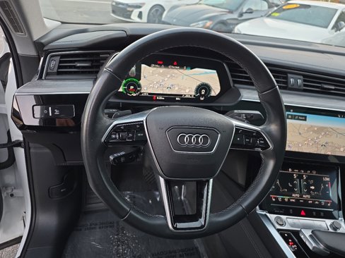 Used 2022 Audi e-tron Premium Plus w/ Premium Plus Package image 28