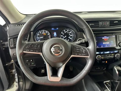 Used 2018 Nissan Rogue SV image 14