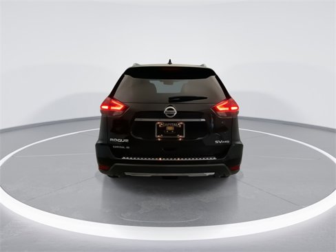 Used 2018 Nissan Rogue SV image 3