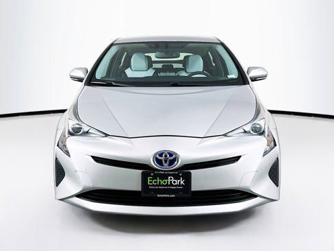 Used 2016 Toyota Prius Four image 2