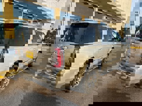 Used 2017 GMC Yukon XL Denali image 6