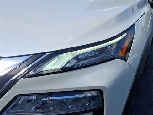 Used 2023 Nissan Rogue SV image 9