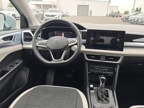 New 2025 Volkswagen Taos SE image 20