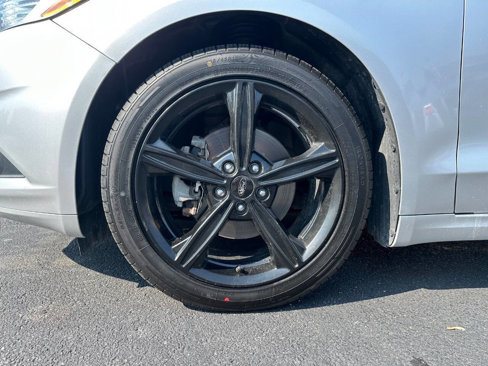 Used 2016 Ford Fusion SE w/ Equipment Group 201A image 18