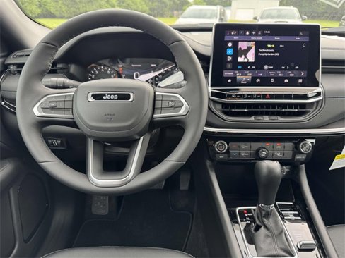 New 2025 Jeep Compass Latitude w/ Altitude Special Edition image 2