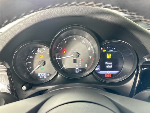 Certified 2022 Porsche Macan image 19
