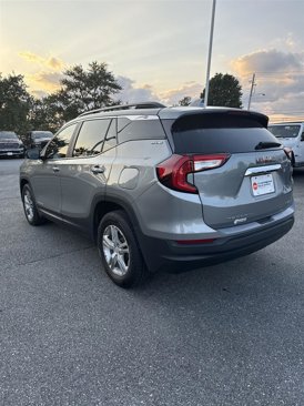 Used 2023 GMC Terrain SLE w/ Driver Convenience Package image 6