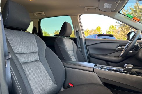 Used 2024 Nissan Rogue SV image 30