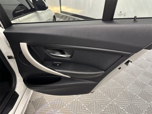 Used 2015 BMW 320i Sedan image 16