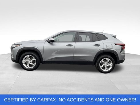 Used 2024 Chevrolet Trax LS w/ LS Convenience Package image 2