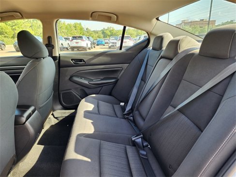 Used 2024 Nissan Altima 2.5 SV image 10