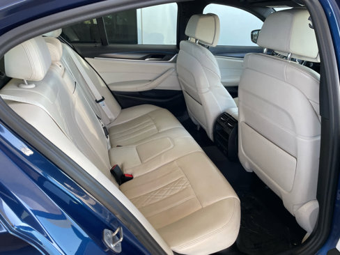 Used 2022 BMW 530e w/ M Sport Package image 9