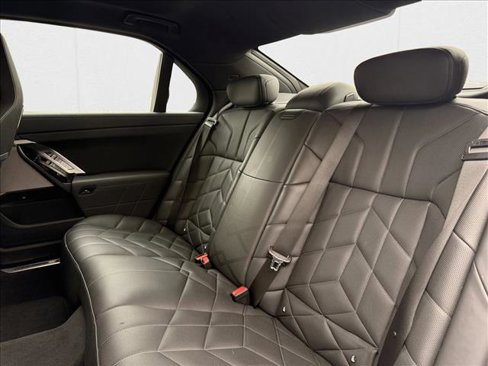 Used 2024 BMW 740i image 13