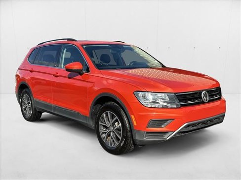 Used 2018 Volkswagen Tiguan SE w/ Panoramic Sunroof Package image 3