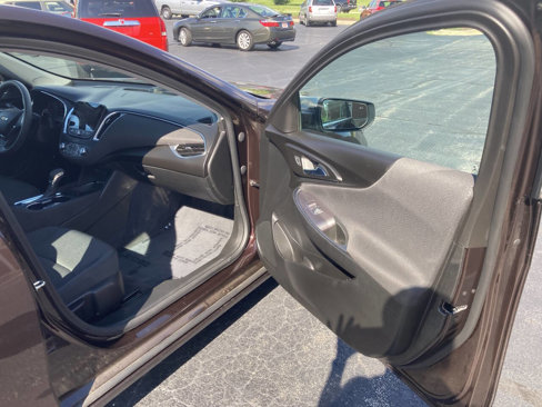 Used 2021 Chevrolet Malibu LT image 24