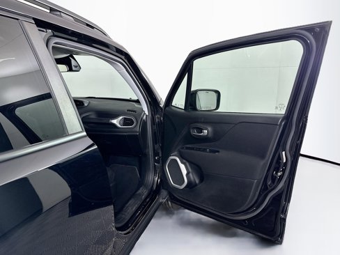 Used 2018 Jeep Renegade Latitude image 30