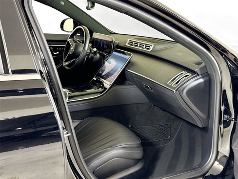 Used 2022 Mercedes-Benz S 500 4MATIC w/ AMG Line Package image 28