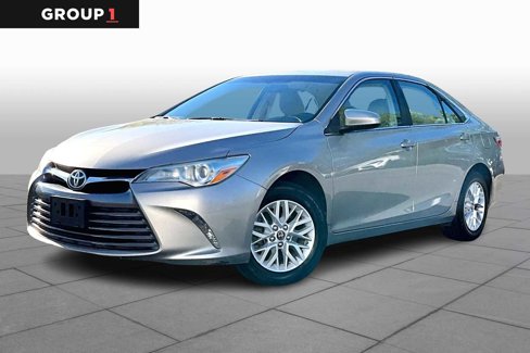 Used 2016 Toyota Camry LE image 1