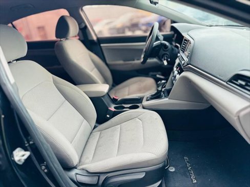 Used 2019 Hyundai Elantra SE image 17